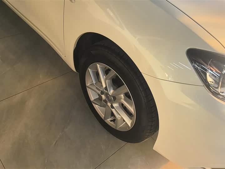 Фото 6 - Nissan Tiida