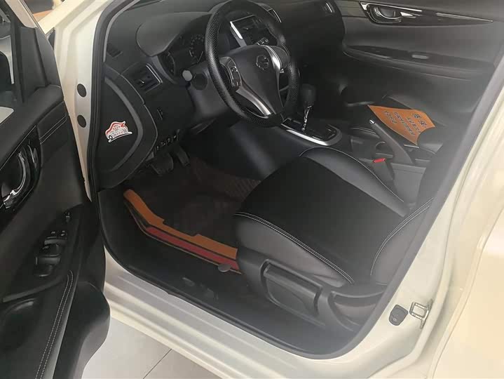 Фото 9 - Nissan Tiida