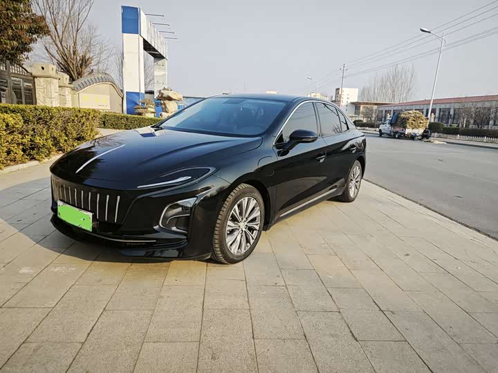 Фото 1 - Hongqi E-QM5