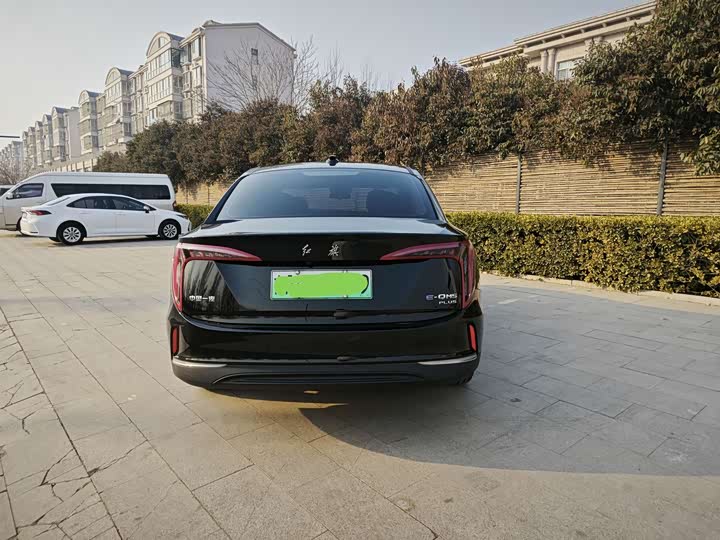 Фото 4 - Hongqi E-QM5