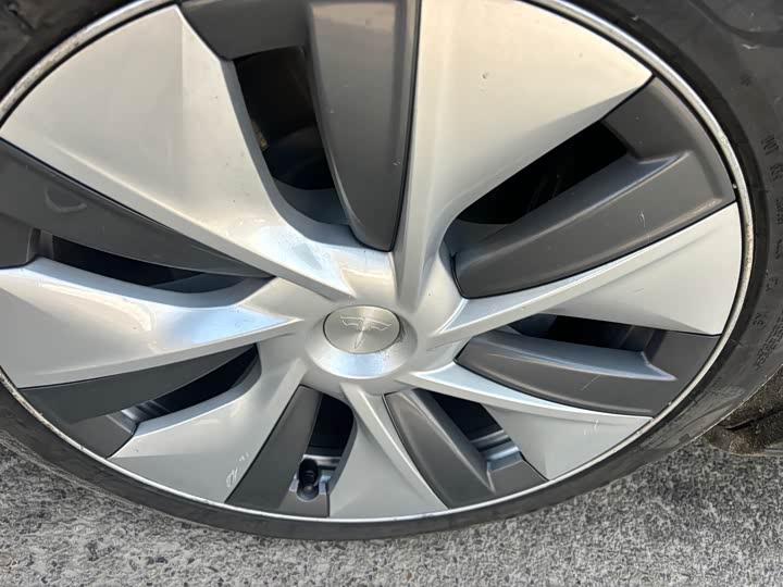 Фото 3 - Tesla Model Y