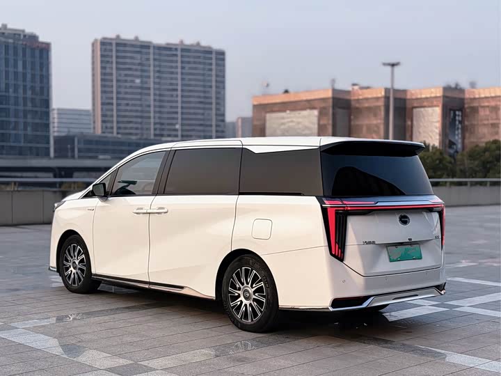 Фото 7 - GAC Trumpchi E9