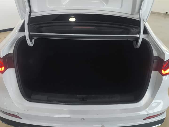 Фото 4 - Roewe i5