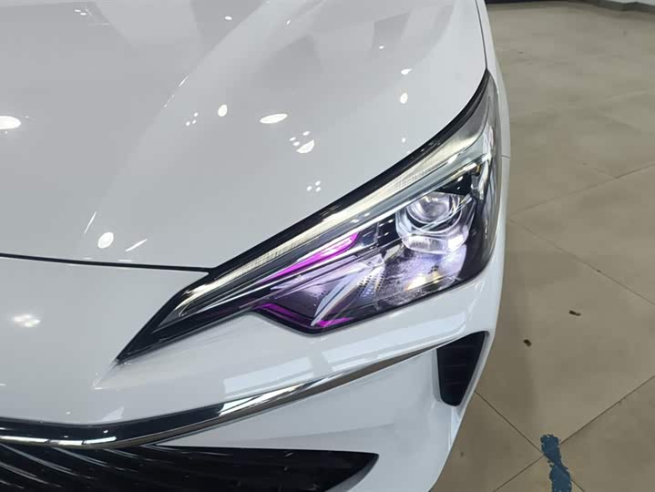 Фото 5 - Roewe i5