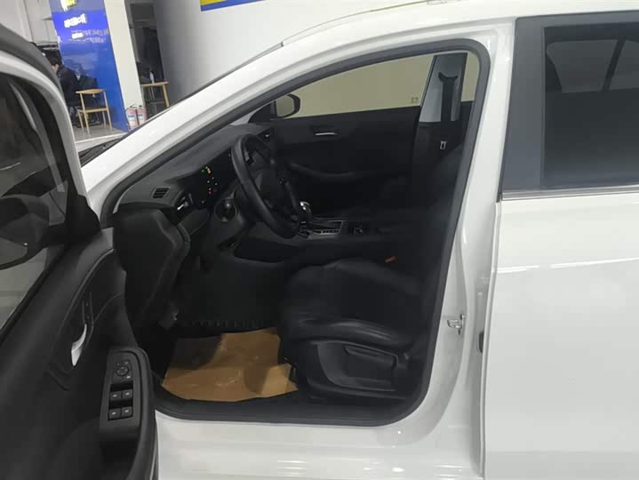 Фото 9 - Roewe i5