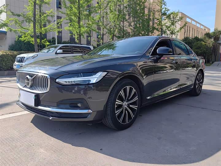Фото 1 - Volvo S90