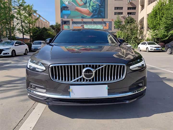 Фото 2 - Volvo S90