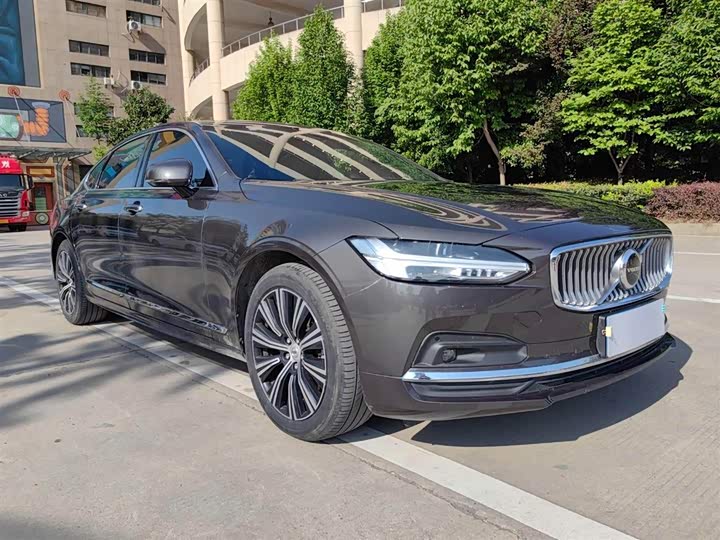Фото 3 - Volvo S90