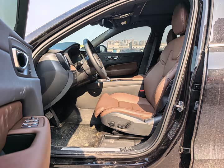 Фото 4 - Volvo XC60