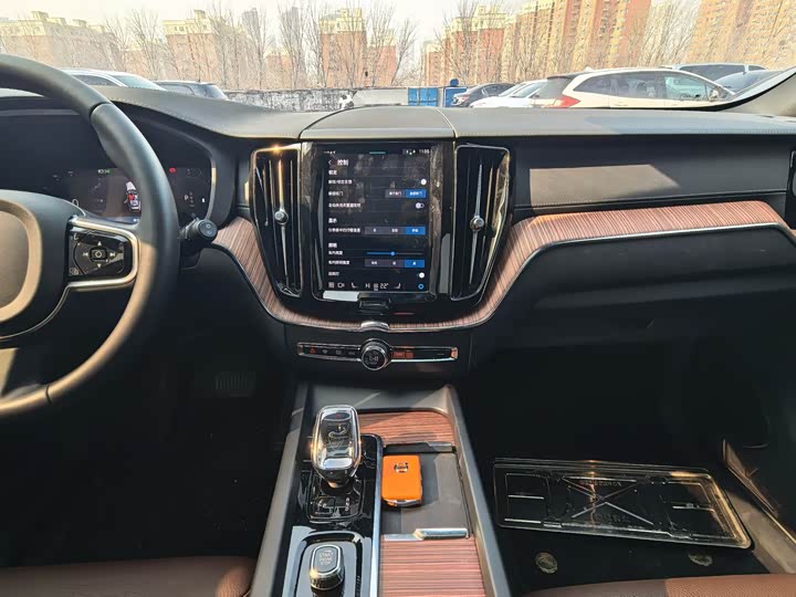 Фото 7 - Volvo XC60