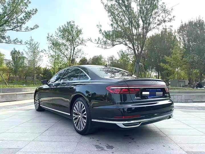 Фото 4 - Audi A8