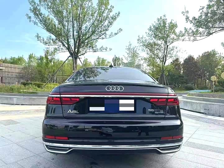 Фото 5 - Audi A8