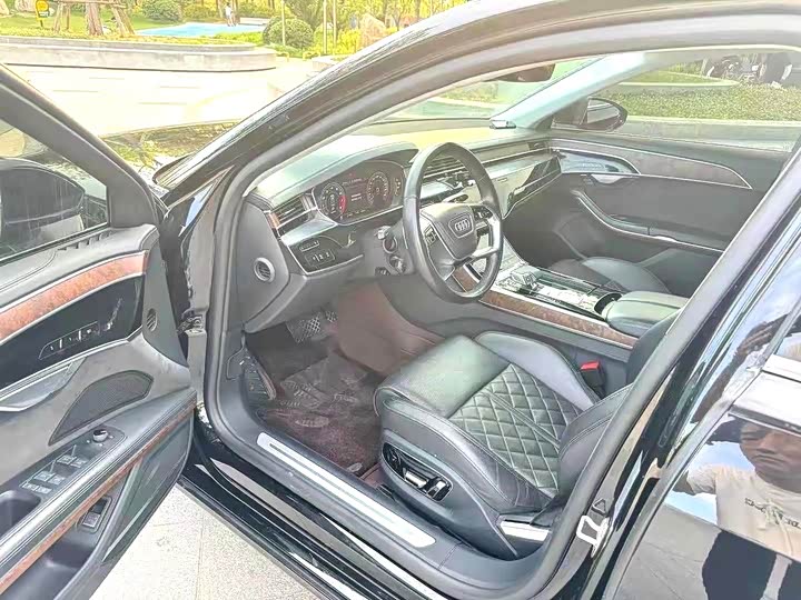 Фото 7 - Audi A8