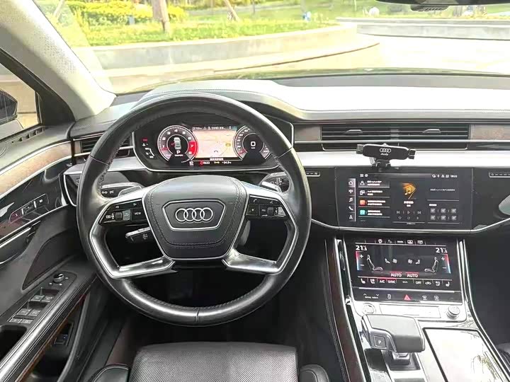 Фото 8 - Audi A8