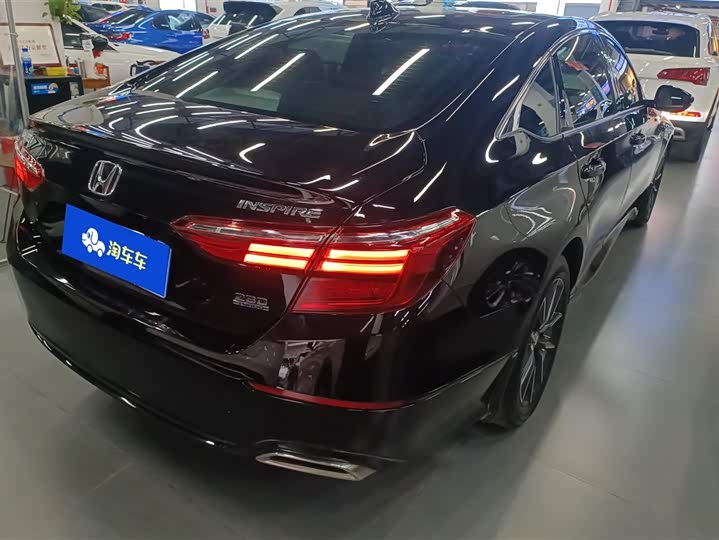 Фото 3 - Honda Inspire