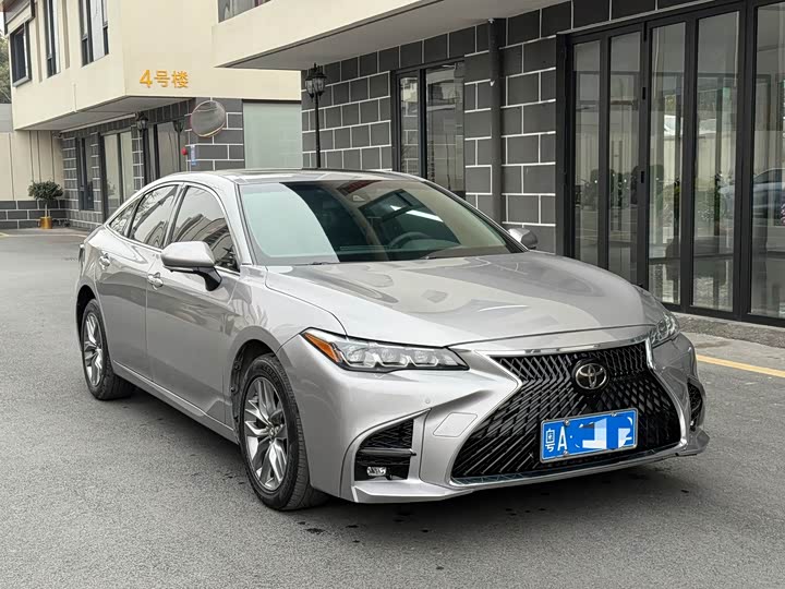 Фото 3 - Toyota Avalon