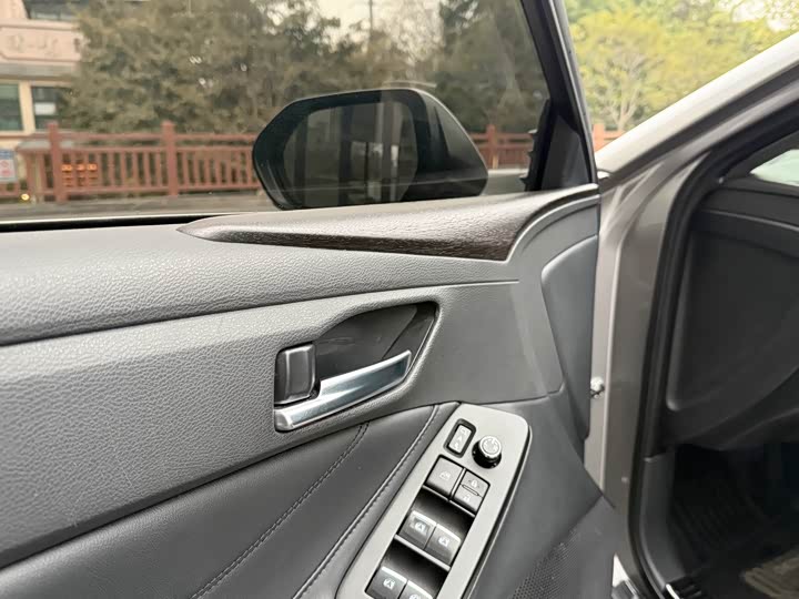 Фото 9 - Toyota Avalon