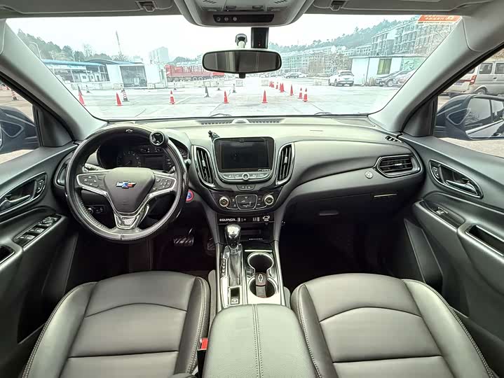 Фото 4 - Chevrolet Equinox