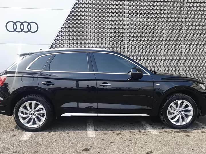 Фото 3 - Audi Q5L