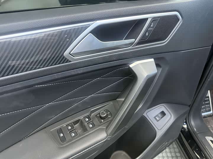 Фото 9 - Volkswagen Tiguan L Pro