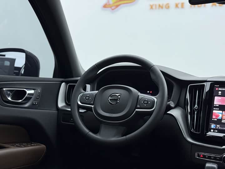 Фото 7 - Volvo XC60