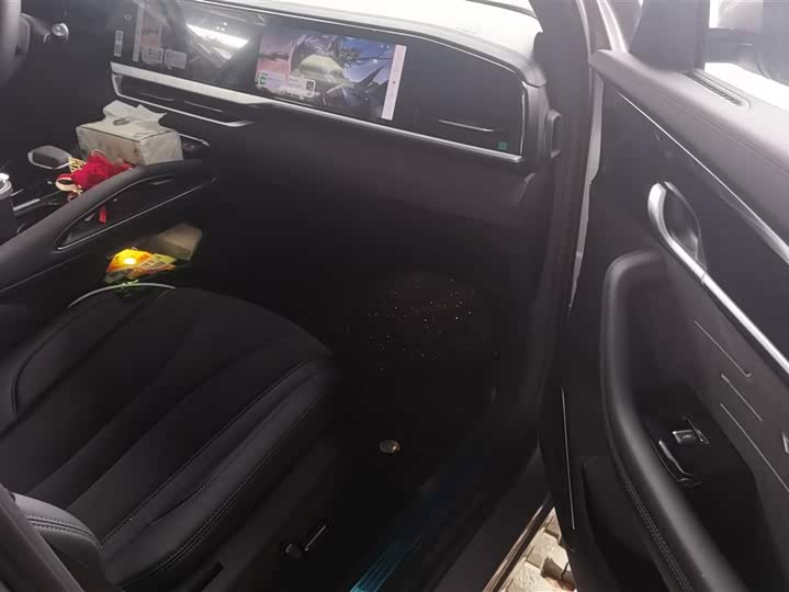 Фото 8 - Geely Monjaro