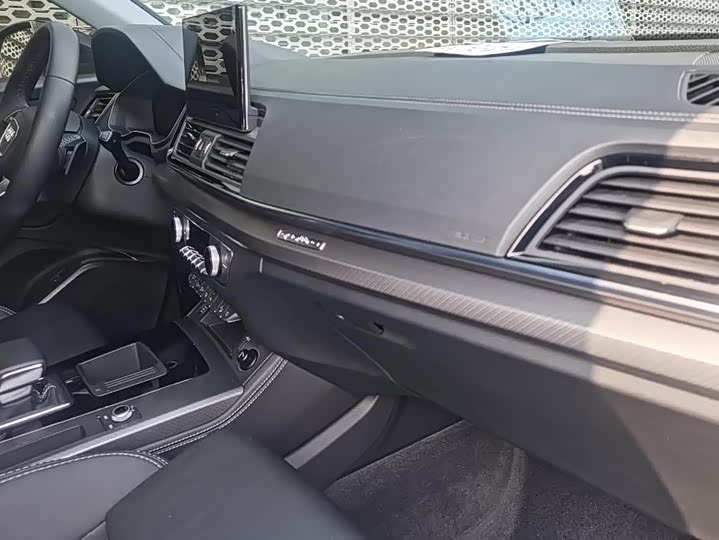 Фото 9 - Audi Q5L