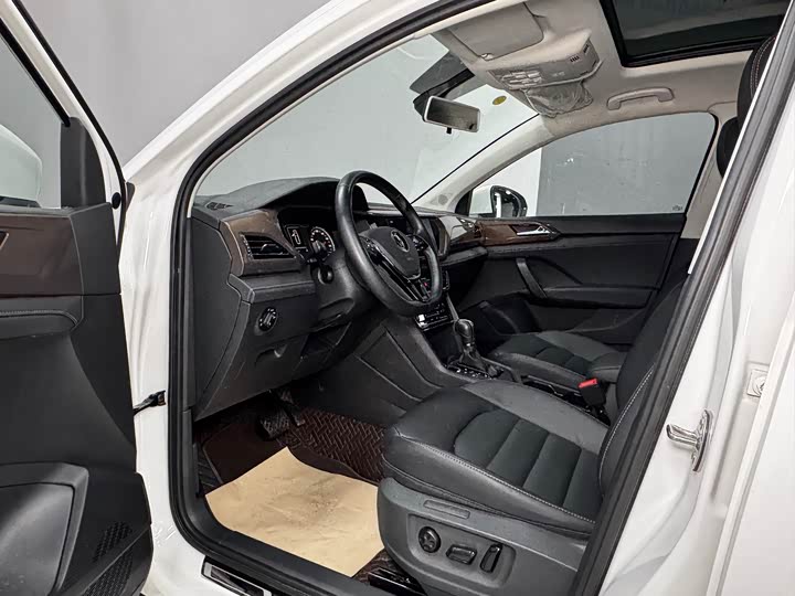 Фото 7 - Volkswagen Tharu