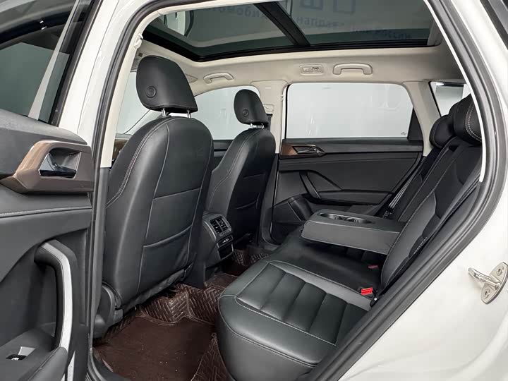 Фото 8 - Volkswagen Tharu