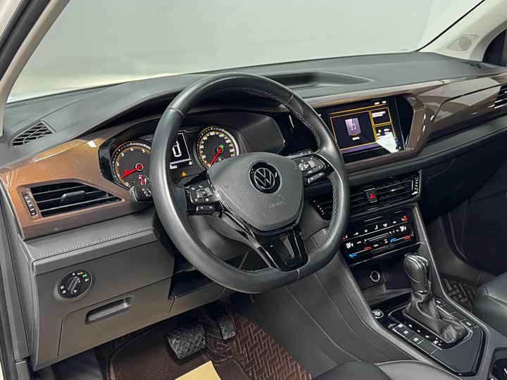 Фото 9 - Volkswagen Tharu