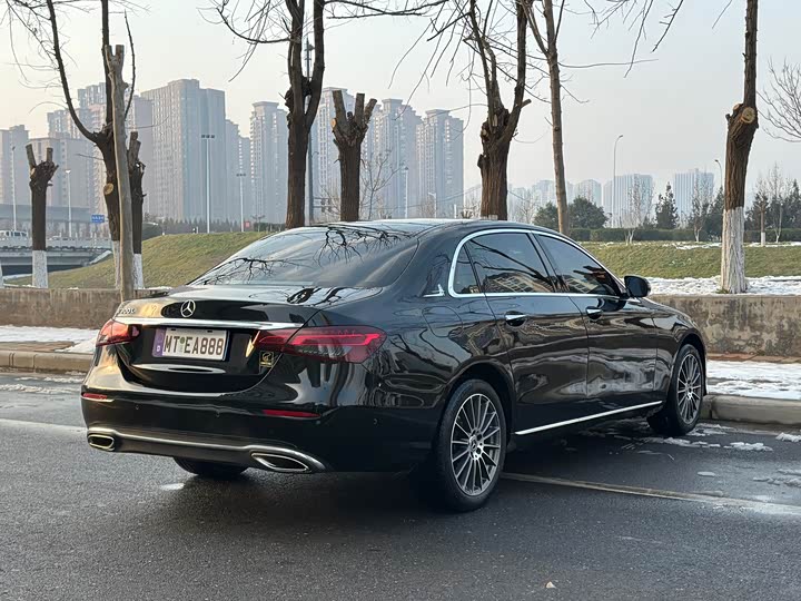 Фото 9 - Mercedes-Benz E-Class