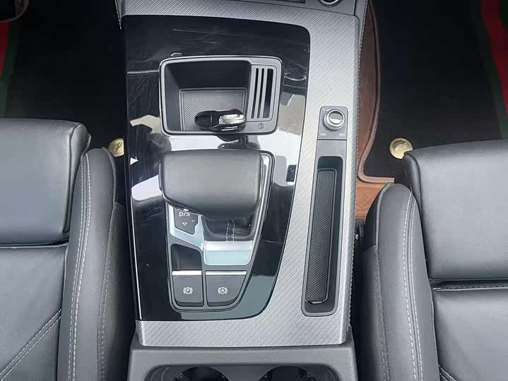 Фото 8 - Audi Q5L