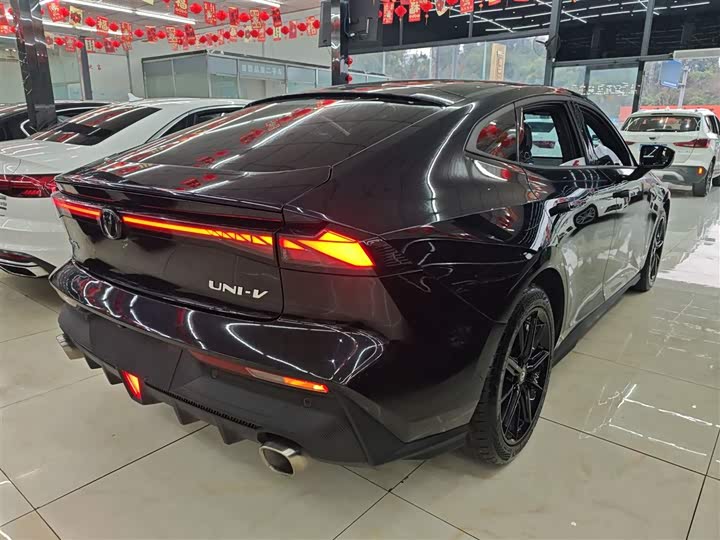 Фото 7 - Changan UNI-V