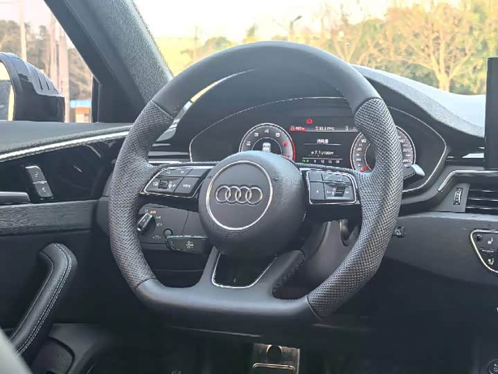 Фото 3 - Audi A4L