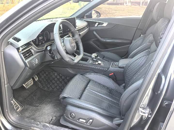 Фото 5 - Audi A4L