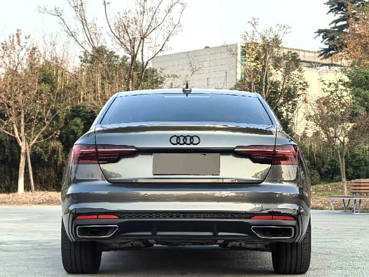 Фото 9 - Audi A4L