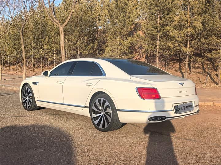 Фото 3 - Bentley Flying Spur