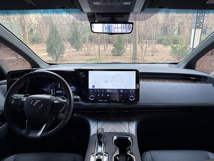 Фото 9 - Lexus LM