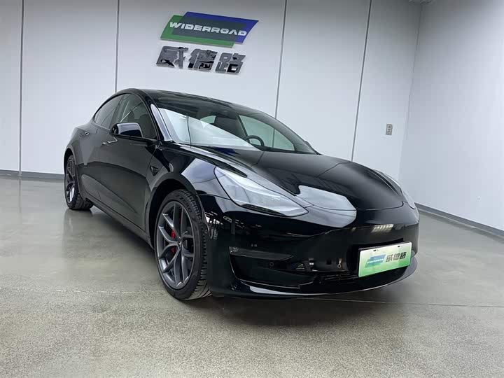 Фото 6 - Tesla Model 3