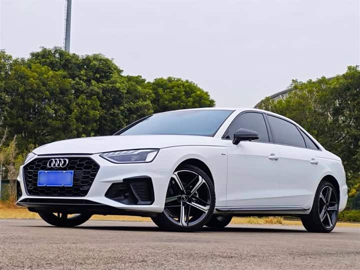 Фото 1 - Audi A4L