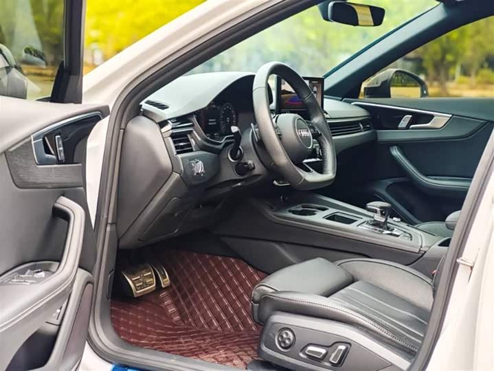 Фото 5 - Audi A4L