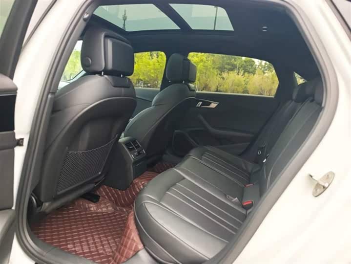 Фото 8 - Audi A4L