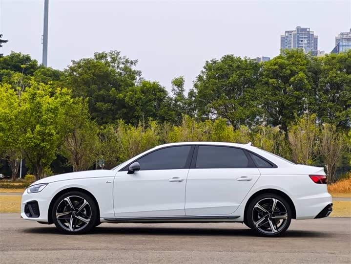 Фото 9 - Audi A4L