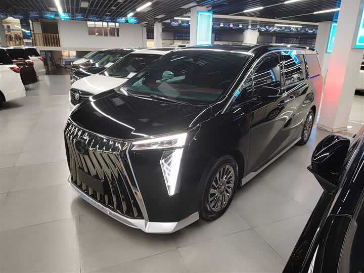 Фото 2 - GAC Trumpchi M8