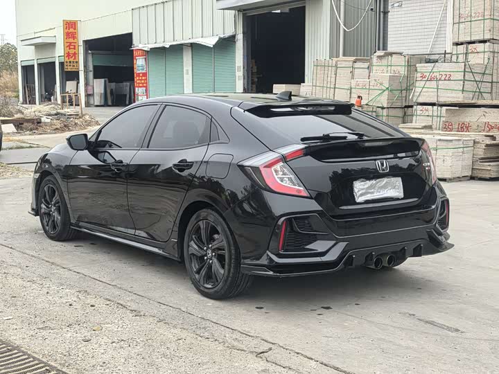 Фото 8 - Honda Civic