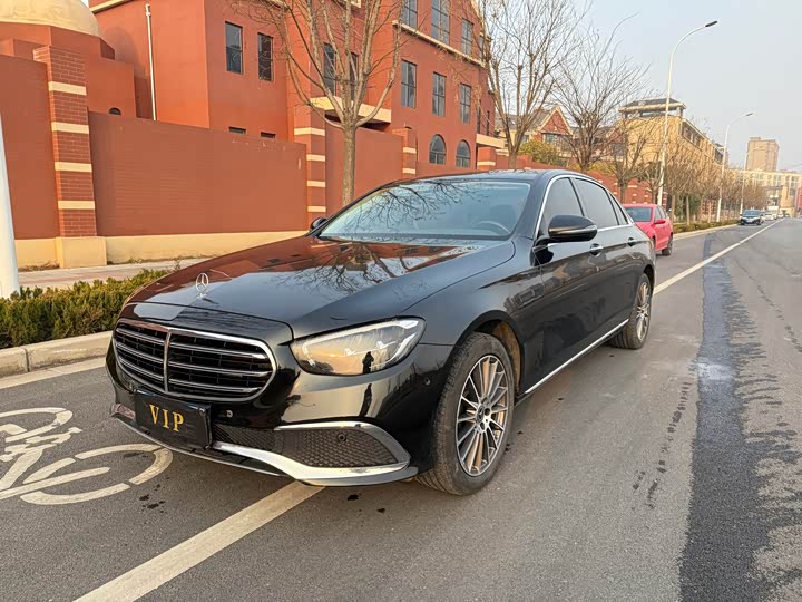 Фото 1 - Mercedes-Benz E-Class