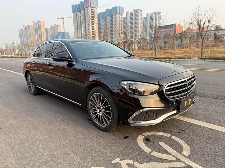 Фото 3 - Mercedes-Benz E-Class