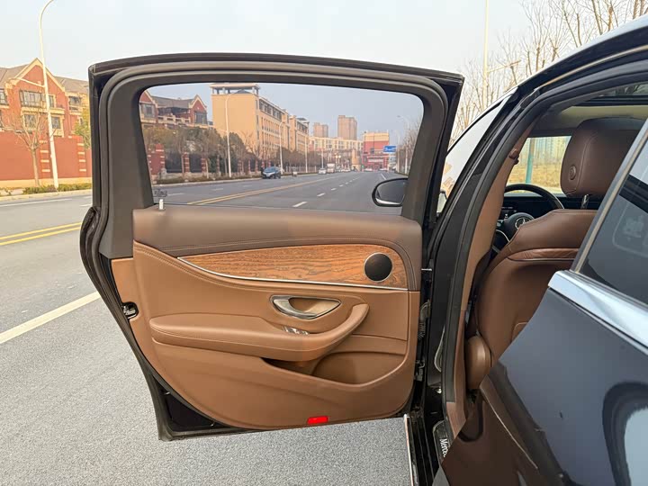 Фото 6 - Mercedes-Benz E-Class