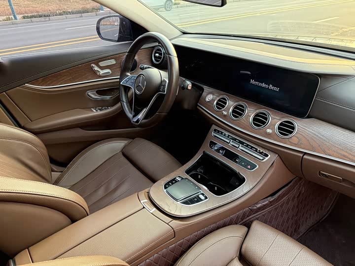 Фото 8 - Mercedes-Benz E-Class