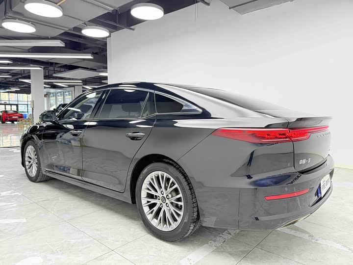 Фото 4 - Bestune B70